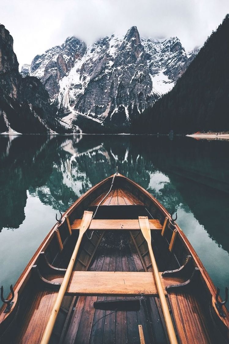 SCENIC VIEW OF LAKE BY MOUNTAINS AGAINST SKY