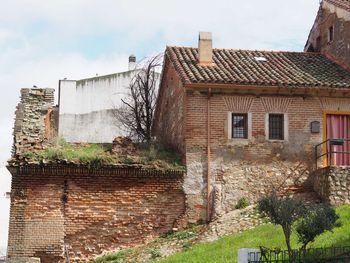 Exterior of house against sky