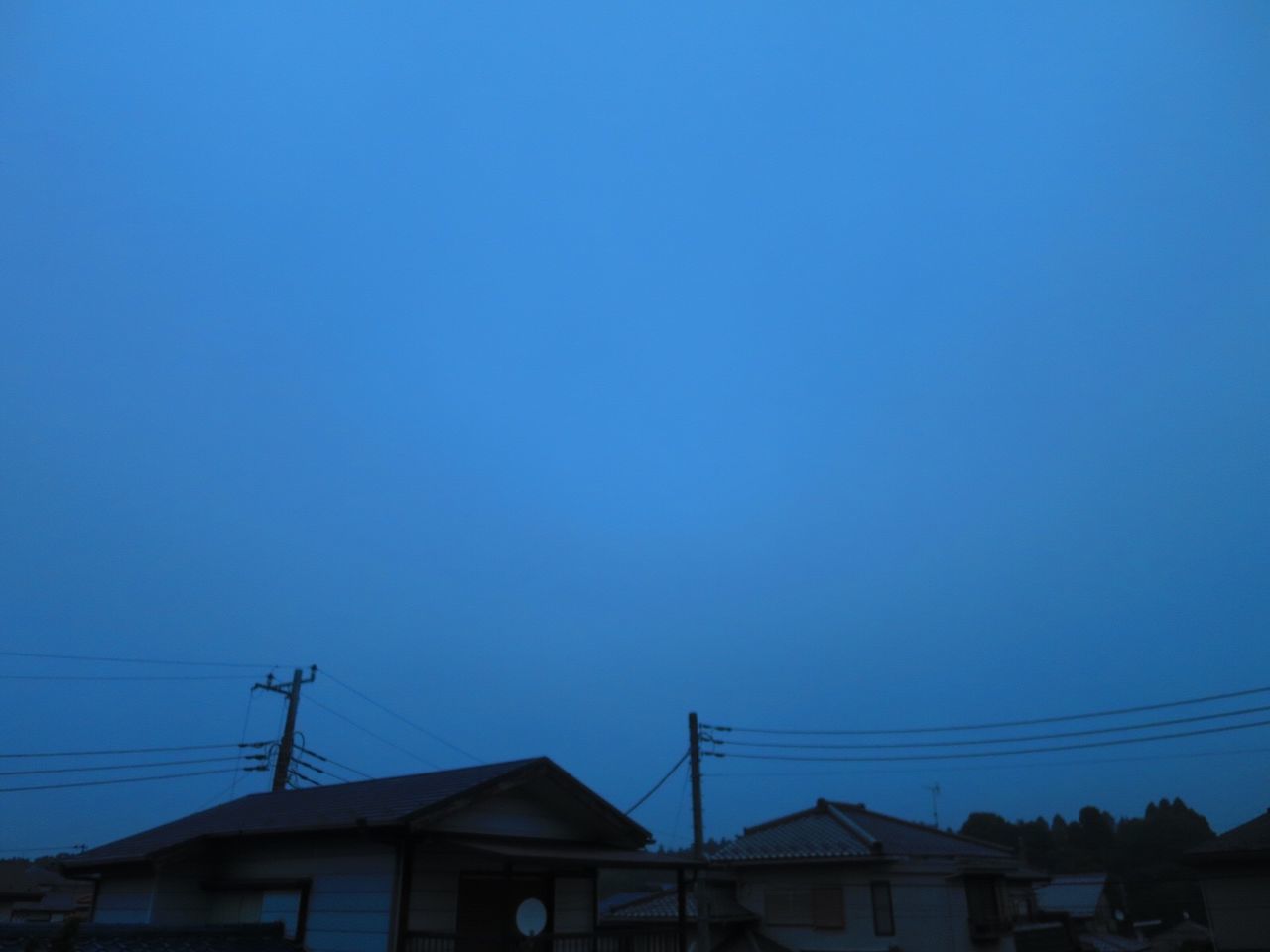 LOW ANGLE VIEW OF HOUSE AGAINST BLUE SKY