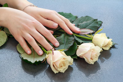 Woman hand holding flowers