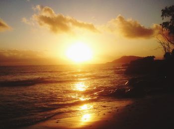 Sun shining over sea