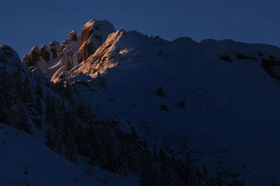 Sunrise winter peak in fagaras mountains, romania