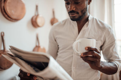 Man holding coffee cup
