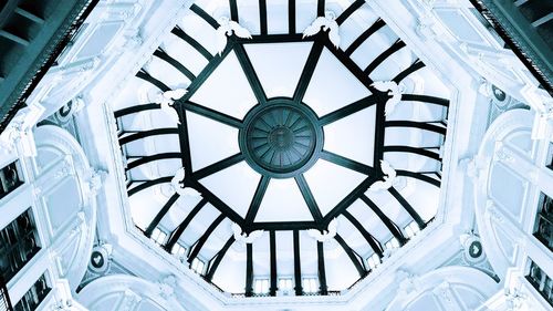 The blend of metropolitan and traditional architecture at tokyo station is simply.