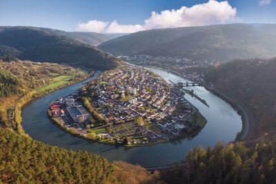 Neckar turning around