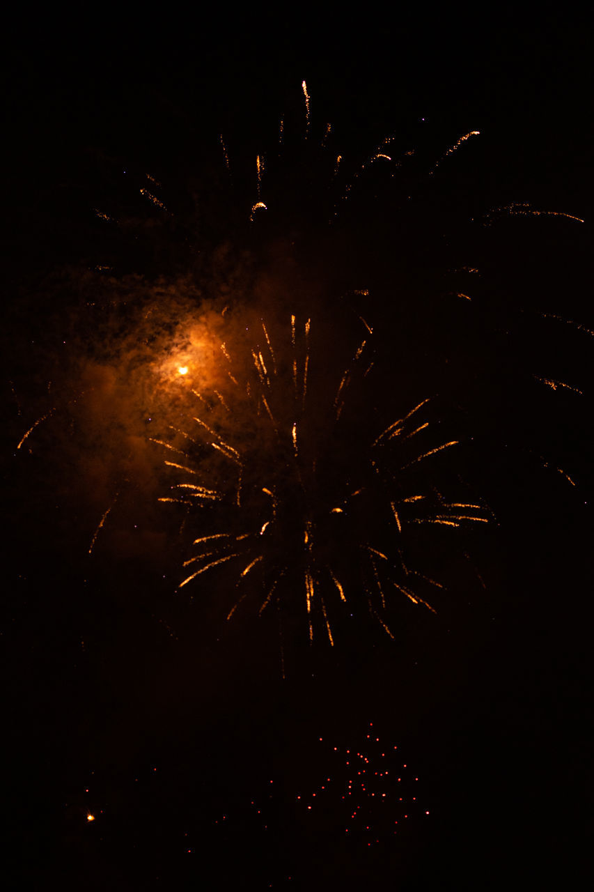 fireworks, celebration, motion, event, firework display, night, exploding, arts culture and entertainment, illuminated, recreation, no people, glowing, firework - man made object, long exposure, blurred motion, nature, sky, burning, tradition, outdoors, dark, smoke