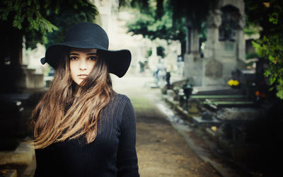 Portrait of woman in hat