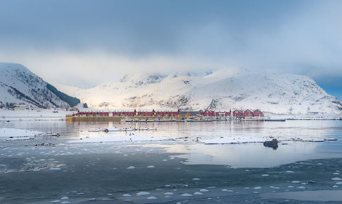 Lofoten islands is an archipelago in the county of nordland, norway