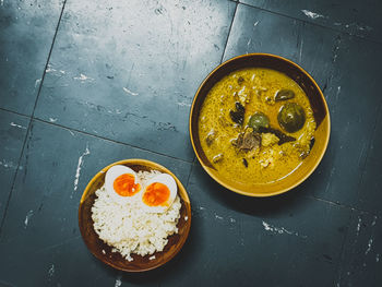 Thai food's green curry of breakfast served on table