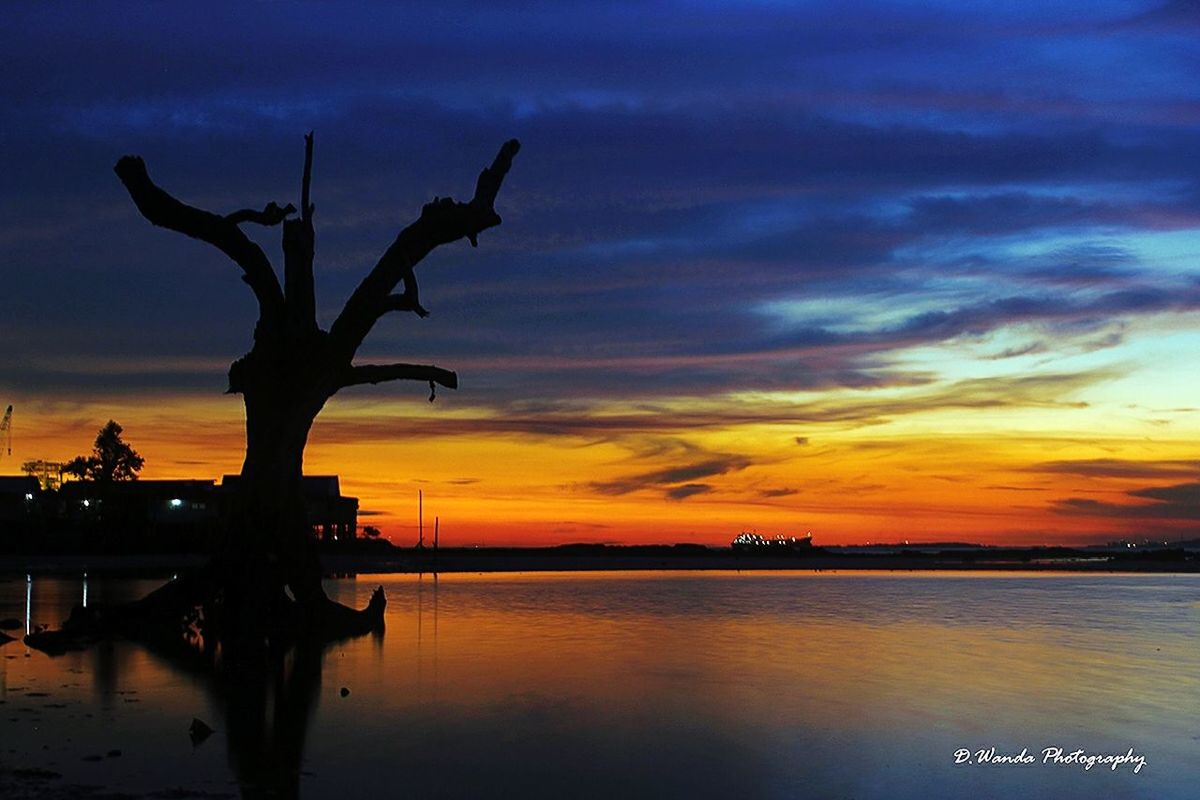 sunset, water, sky, silhouette, tranquility, tranquil scene, scenics, cloud - sky, beauty in nature, orange color, nature, dramatic sky, reflection, lake, idyllic, cloud, waterfront, cloudy, sea, moody sky