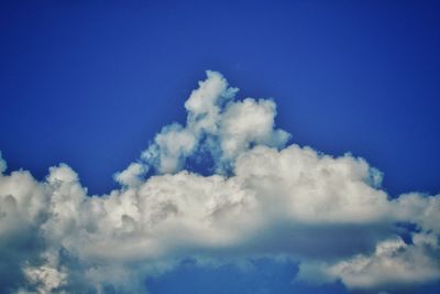 Low angle view of cloudy sky