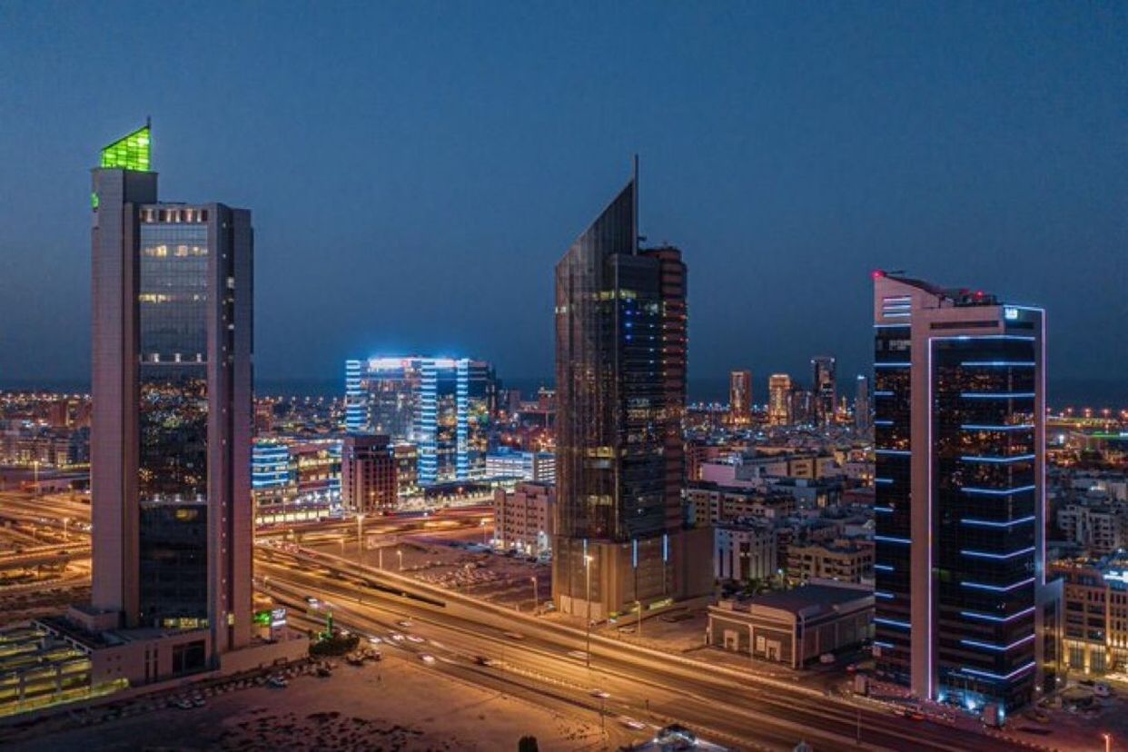 VIEW OF CITY BUILDINGS AT NIGHT