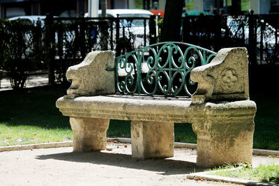 Old empty bench in park