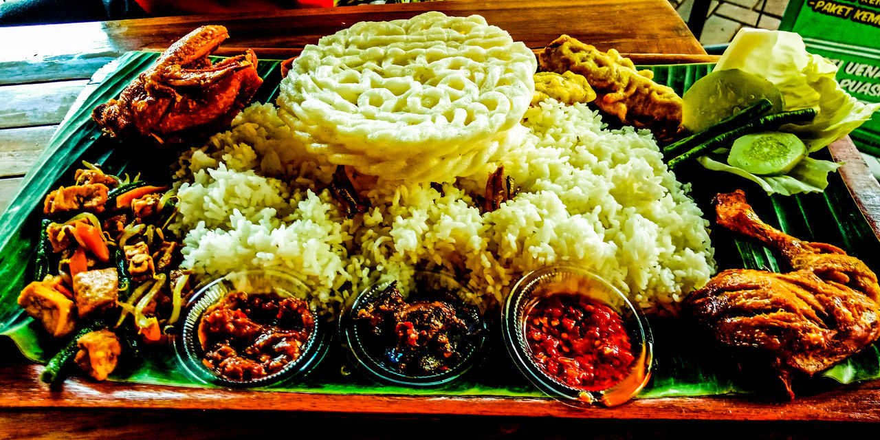 HIGH ANGLE VIEW OF FOOD SERVED IN PLATE