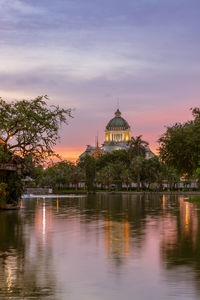 Dusit zoo and lake with ananta samakhom throne hall. here is the oldest zoo in thailand. 