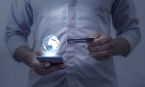 Online banking savings concept, online investment savings, online stock investors, 