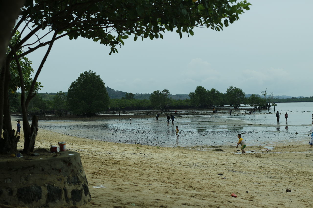 GROUP OF PEOPLE ON BEACH