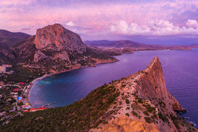 Pink sunset in novyi svit in autumn with mount falcon. sudak, the republic of crimea. 