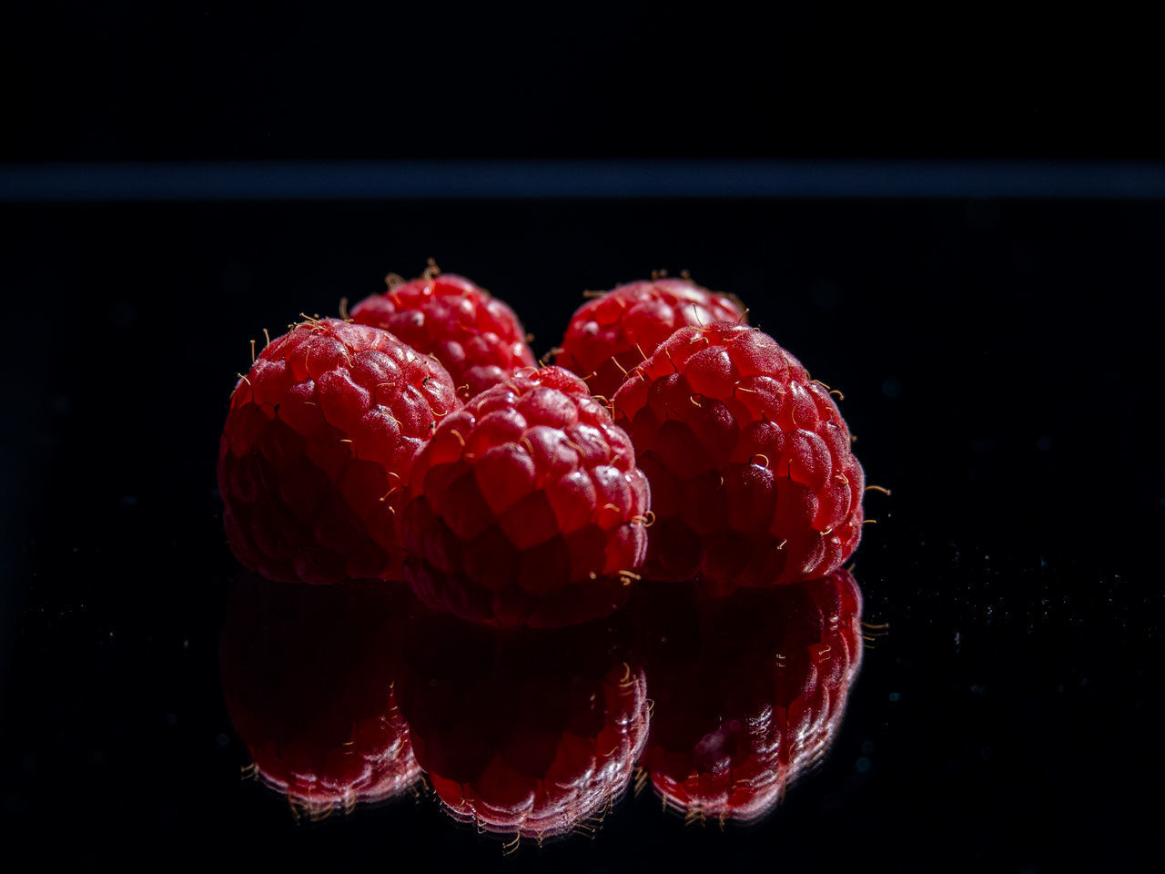 CLOSE-UP OF STRAWBERRY