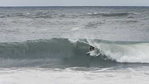 Waves splashing in sea