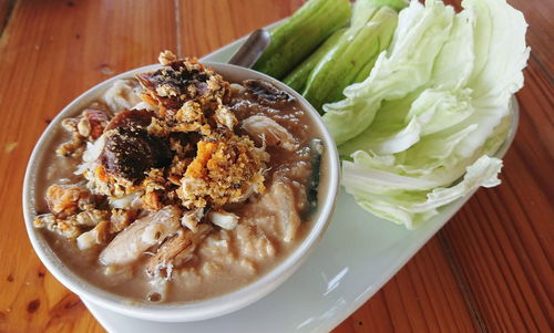 Spicy crab's roe sauce with coconut milk and fresh vegetable.