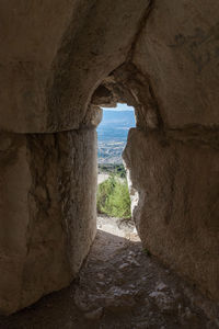 Sea seen through arch window