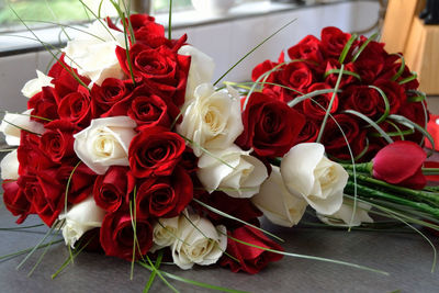Close-up of rose bouquet on table