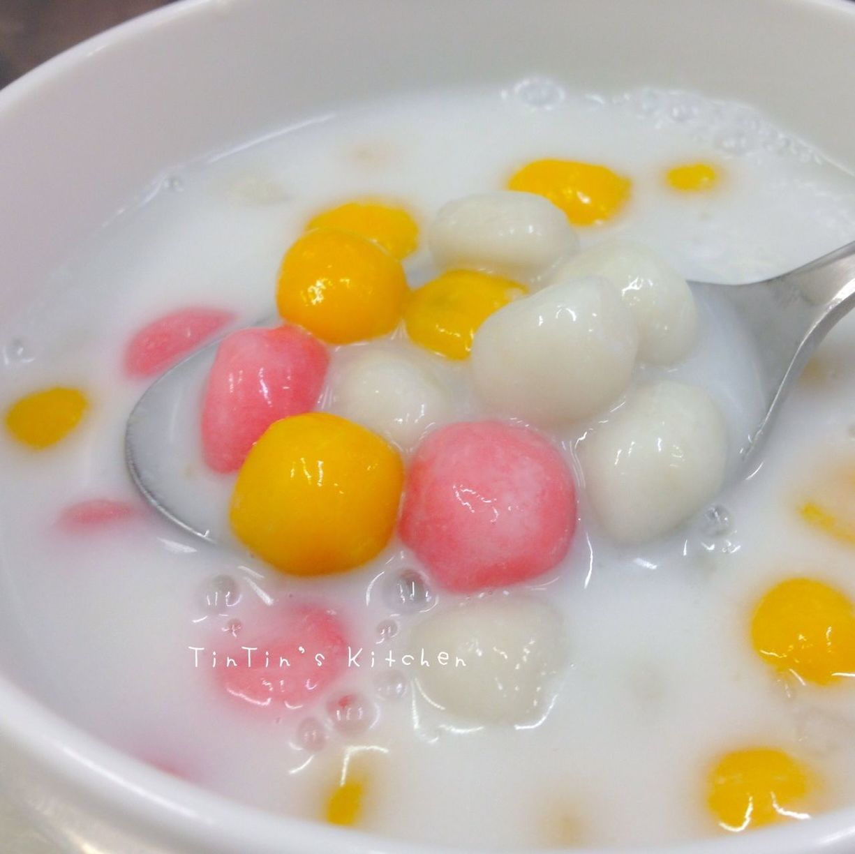 food and drink, food, indoors, freshness, sweet food, still life, healthy eating, close-up, fruit, bowl, indulgence, ready-to-eat, plate, dessert, yellow, temptation, slice, high angle view, strawberry, candy