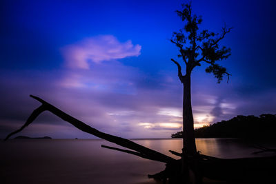 Scenic view of sea against sky at dusk