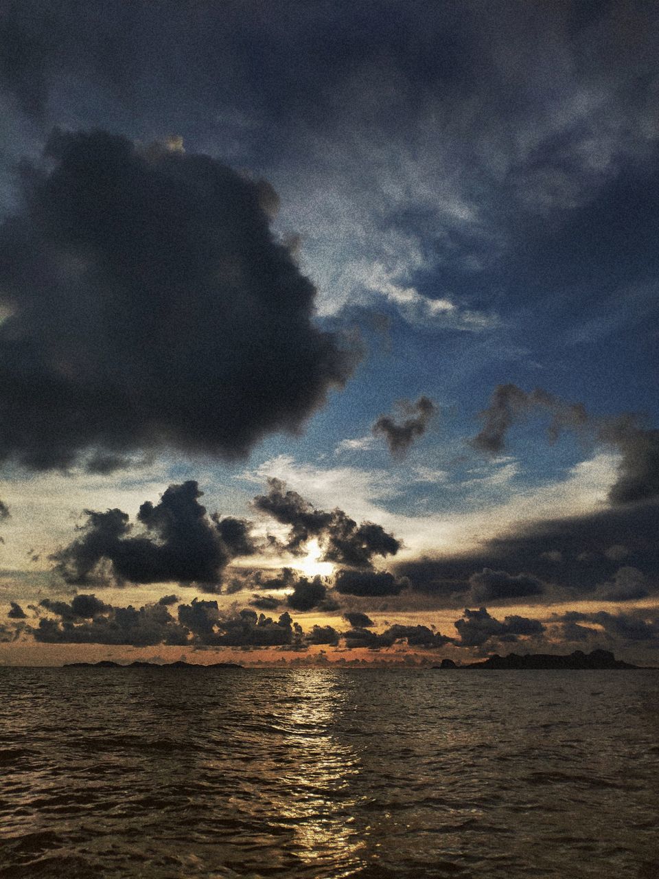 sky, cloud, water, sea, beauty in nature, ocean, scenics - nature, nature, horizon, sunset, coast, evening, no people, dramatic sky, tranquility, land, dusk, beach, wave, environment, reflection, sunlight, outdoors, tranquil scene, shore, storm, seascape, horizon over water, wind wave, cloudscape