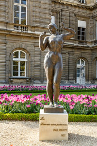 Statue of flowers