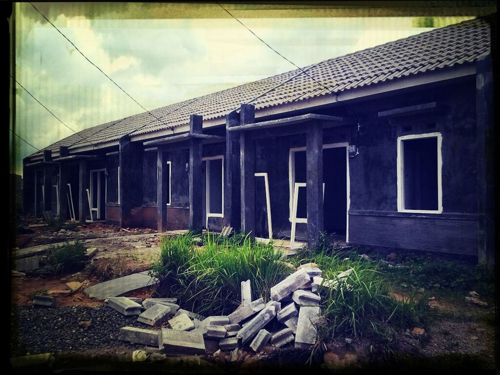 architecture, built structure, building exterior, transfer print, sky, auto post production filter, cloud - sky, house, abandoned, cloud, old, residential structure, cloudy, day, plant, outdoors, grass, building, no people, residential building