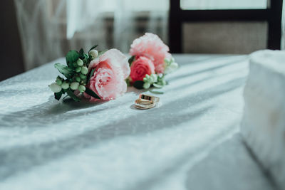 Close-up of rose bouquet on table