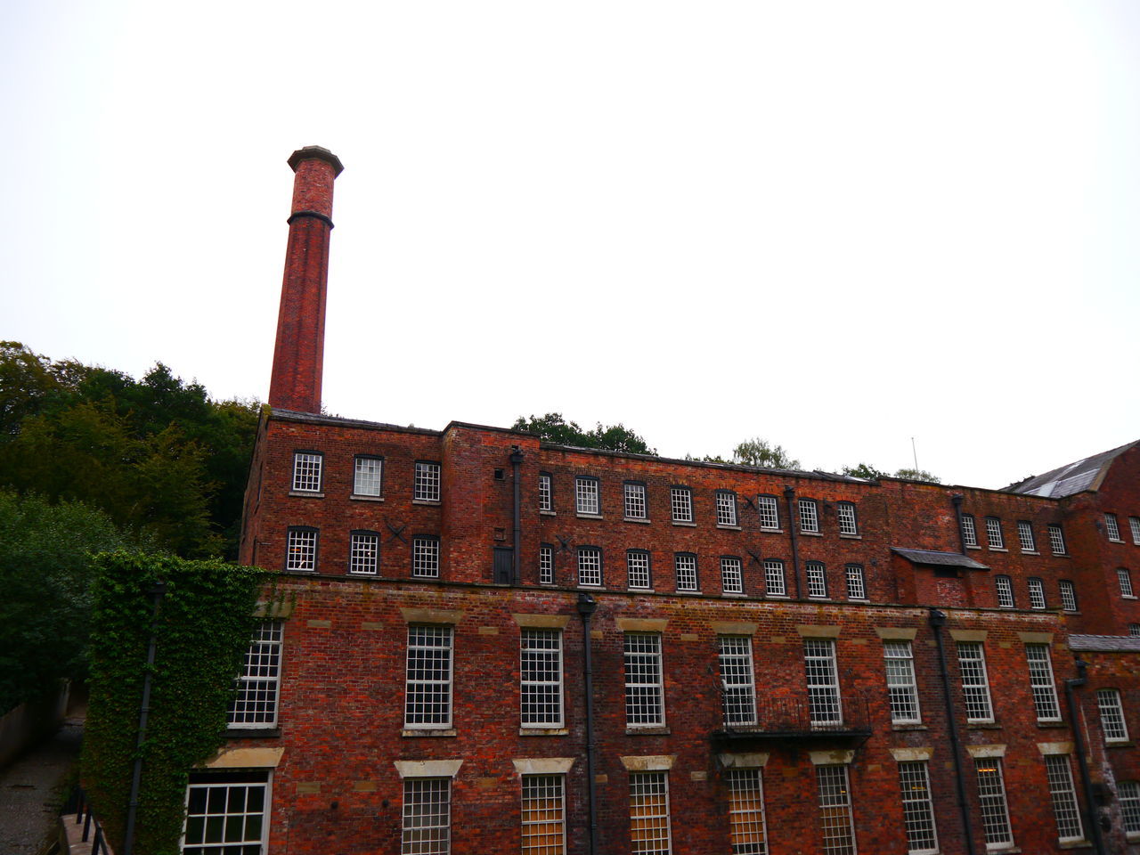 LOW ANGLE VIEW OF HISTORIC BUILDING AGAINST SKY