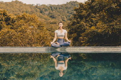 Full length of young woman in swimming pool