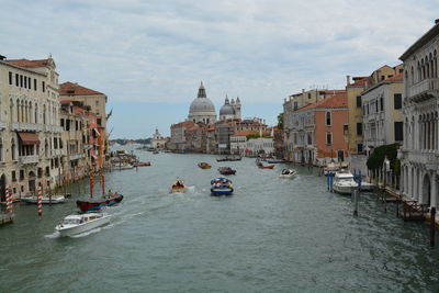 Boats on grand canal amidst buildings in city