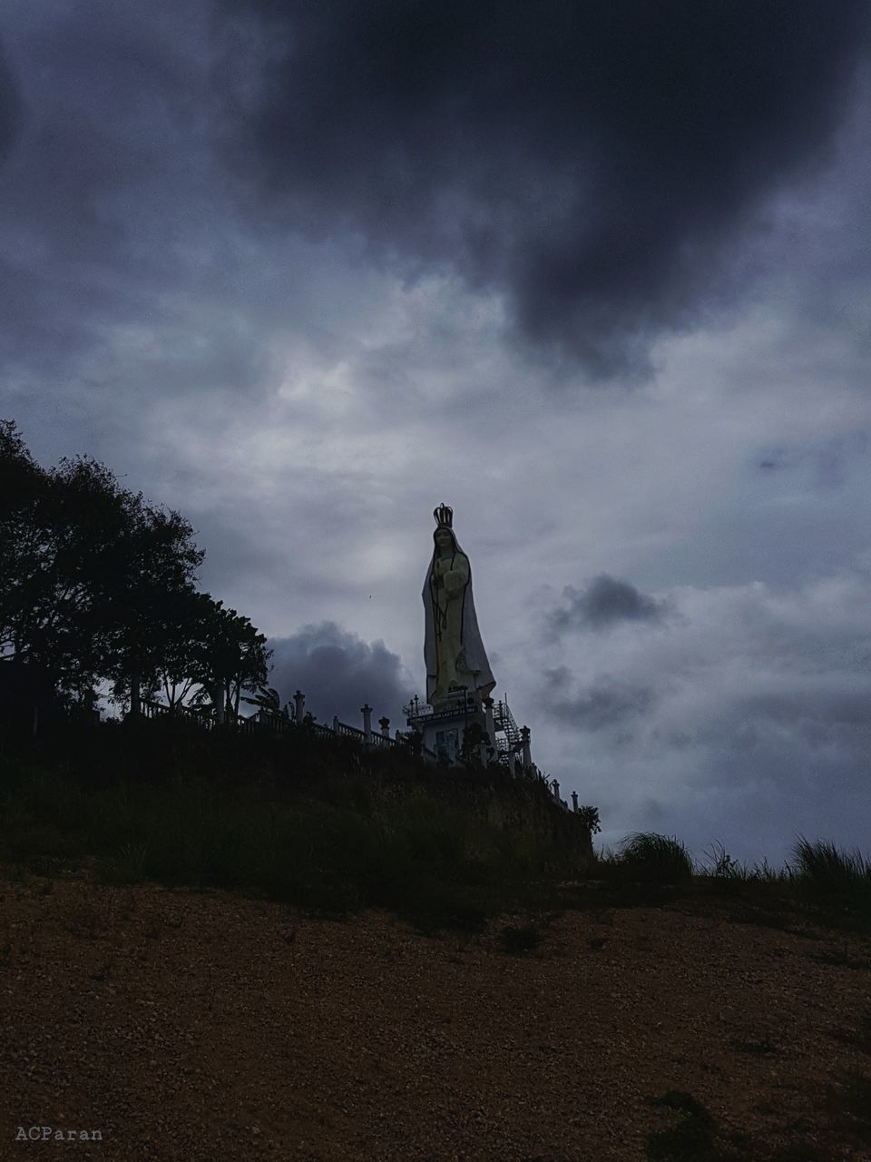 LOW ANGLE VIEW OF STATUE AGAINST SKY AT SUNSET