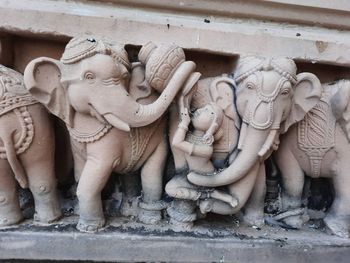 Statue of statues in temple