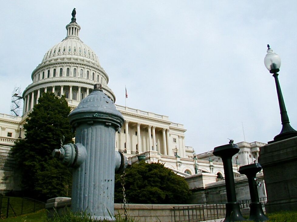 LOW ANGLE VIEW OF HISTORICAL BUILDING AGAINST SKY