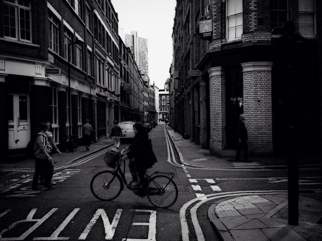 building exterior, architecture, built structure, transportation, street, city, men, the way forward, walking, mode of transport, land vehicle, bicycle, city life, car, rear view, building, lifestyles, road