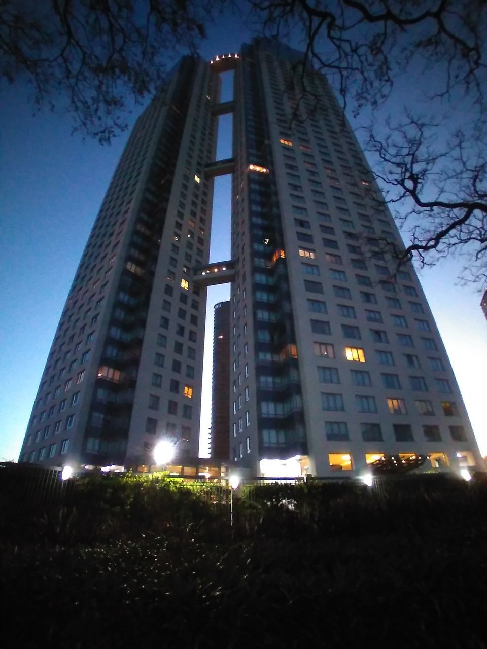 LOW ANGLE VIEW OF MODERN BUILDING