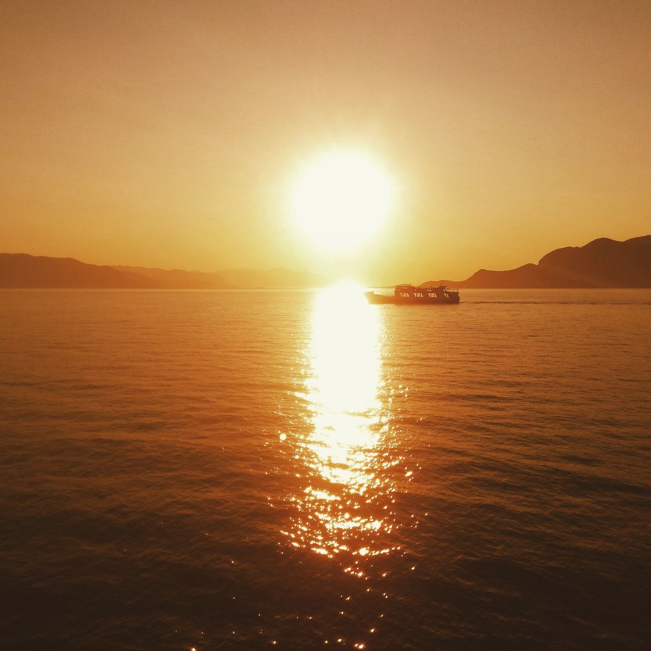 sun, sunset, water, reflection, tranquil scene, waterfront, scenics, tranquility, sea, beauty in nature, sunlight, orange color, rippled, idyllic, silhouette, nature, lens flare, sky, clear sky, sunbeam