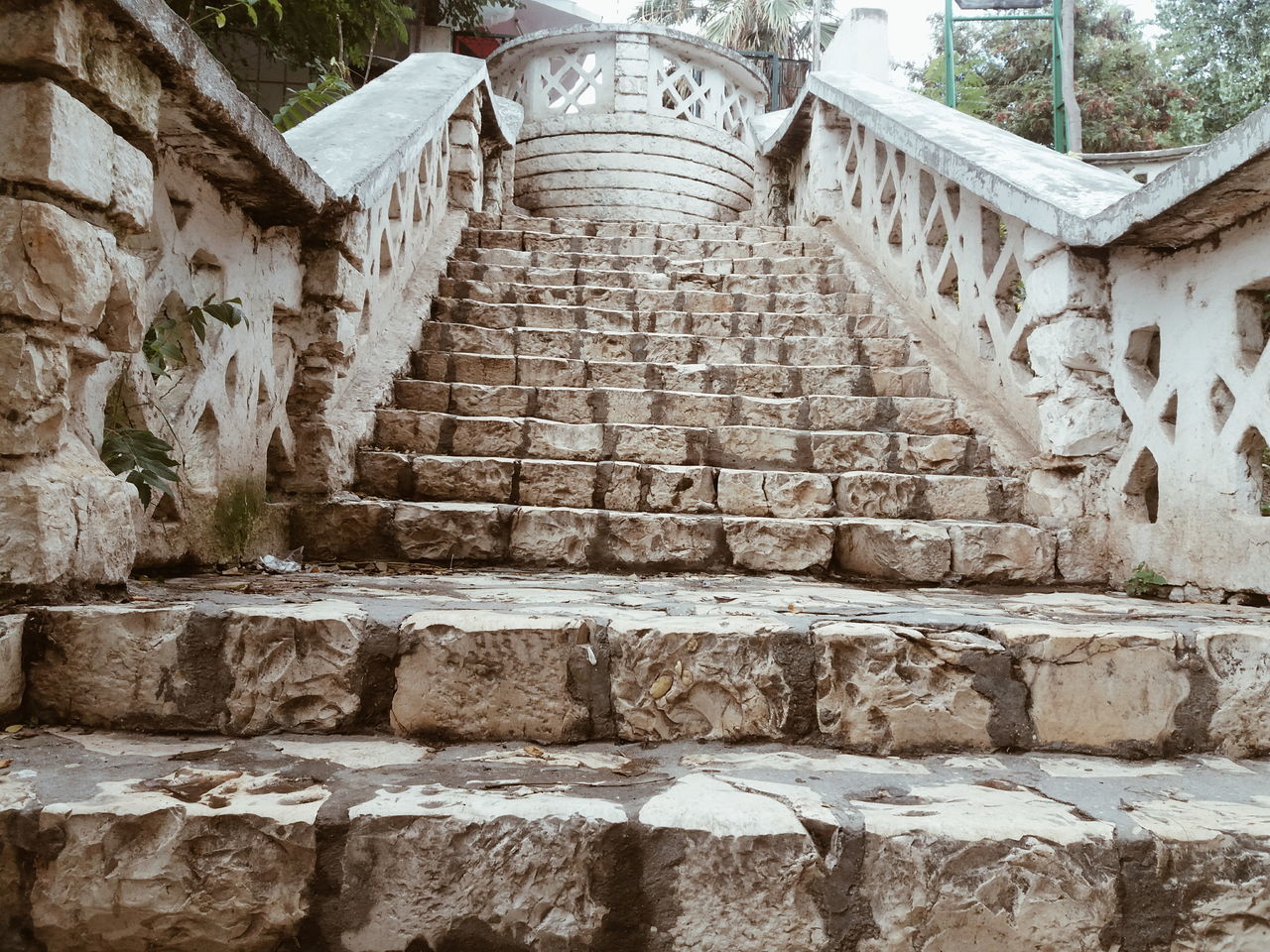 steps, architecture, steps and staircases, building exterior, built structure, staircase, outdoors, day, no people