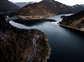 Road running next to a lake in the forest in bavaria