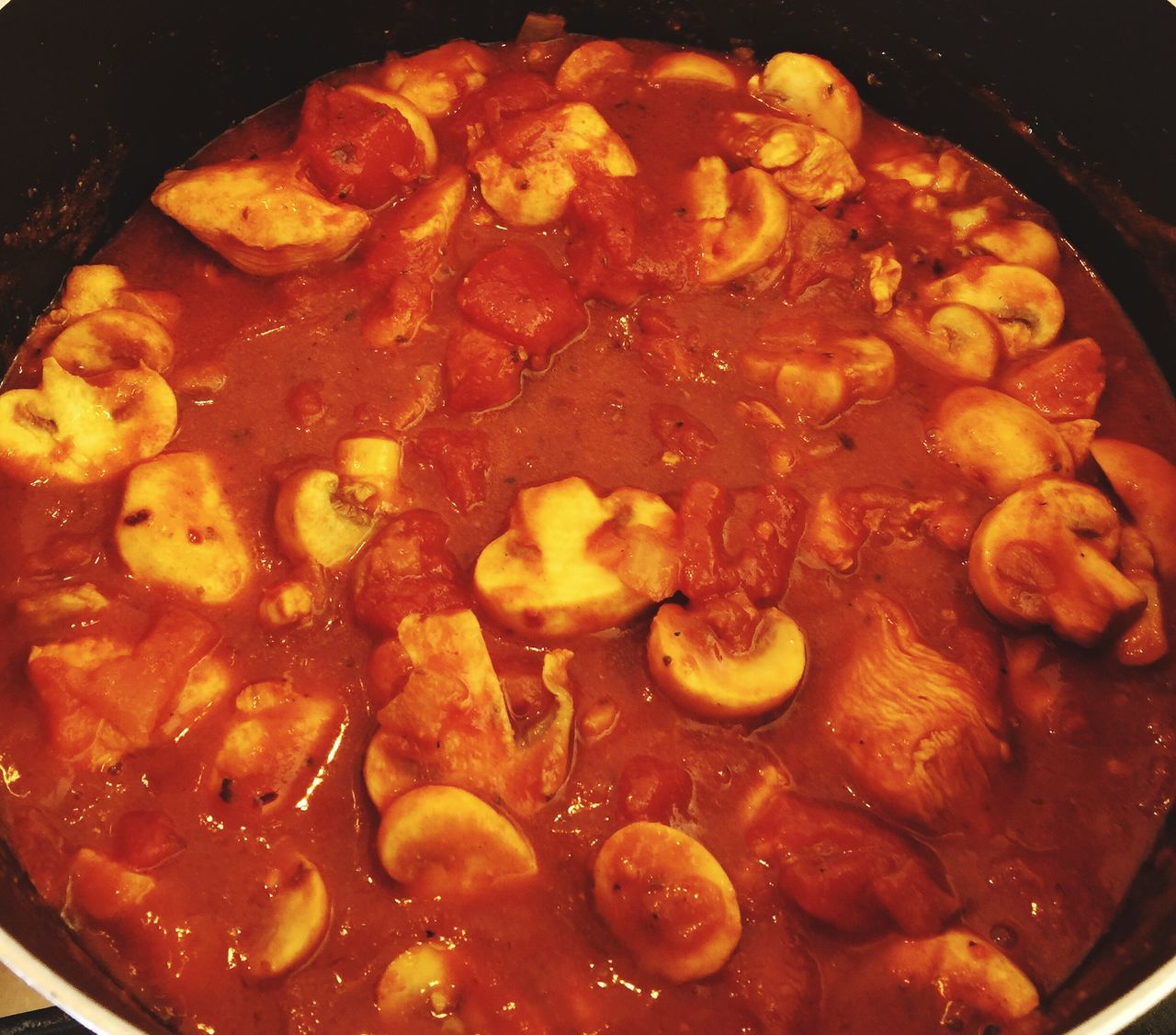 CLOSE-UP OF PREPARING FOOD ON TRAY