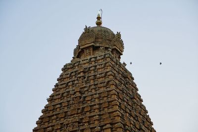 Brihadeeswarar temple in thanjavur, tamilnadu, india. lord shiva temple exterior tower.