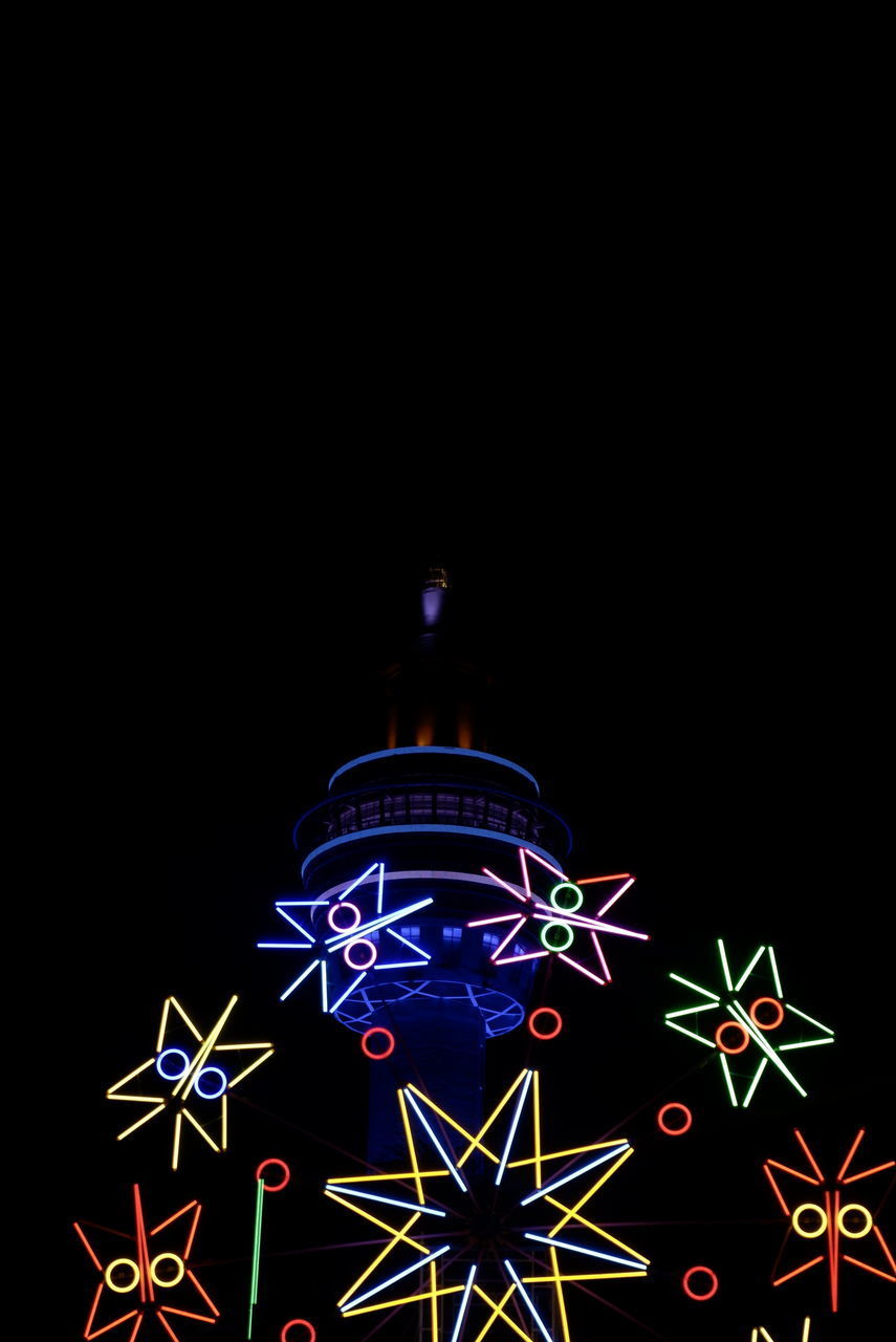 ILLUMINATED CHRISTMAS LIGHTS AT NIGHT