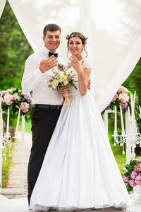 Bride holding bouquet