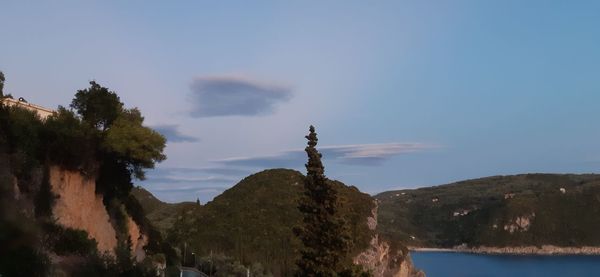 Panoramic view of lake and mountains against sky