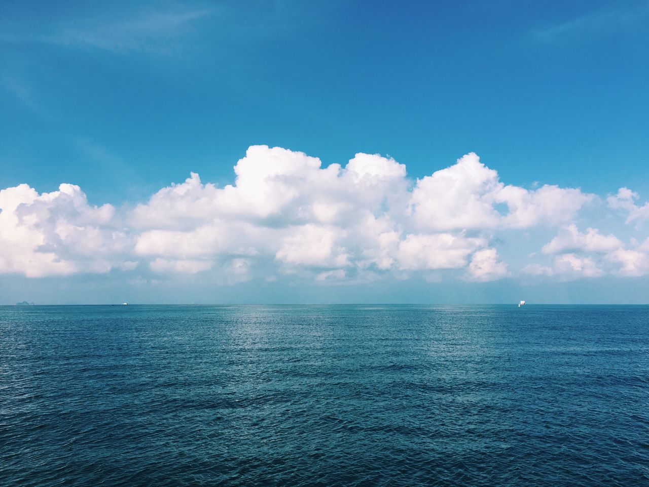 sea, water, waterfront, tranquil scene, horizon over water, scenics, tranquility, sky, blue, beauty in nature, nature, rippled, idyllic, cloud, seascape, cloud - sky, no people, outdoors, calm, day